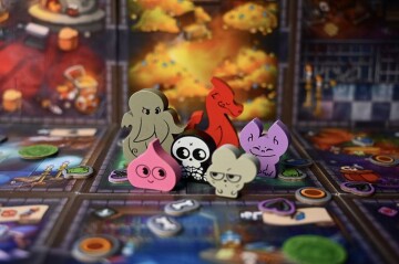 Keep the Heroes Out + 2 rozšíření