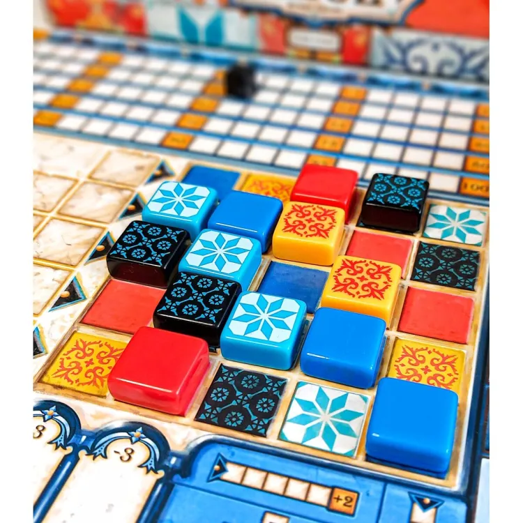 Azul recenze: krásná abstraktní hra pro rodinné hraní