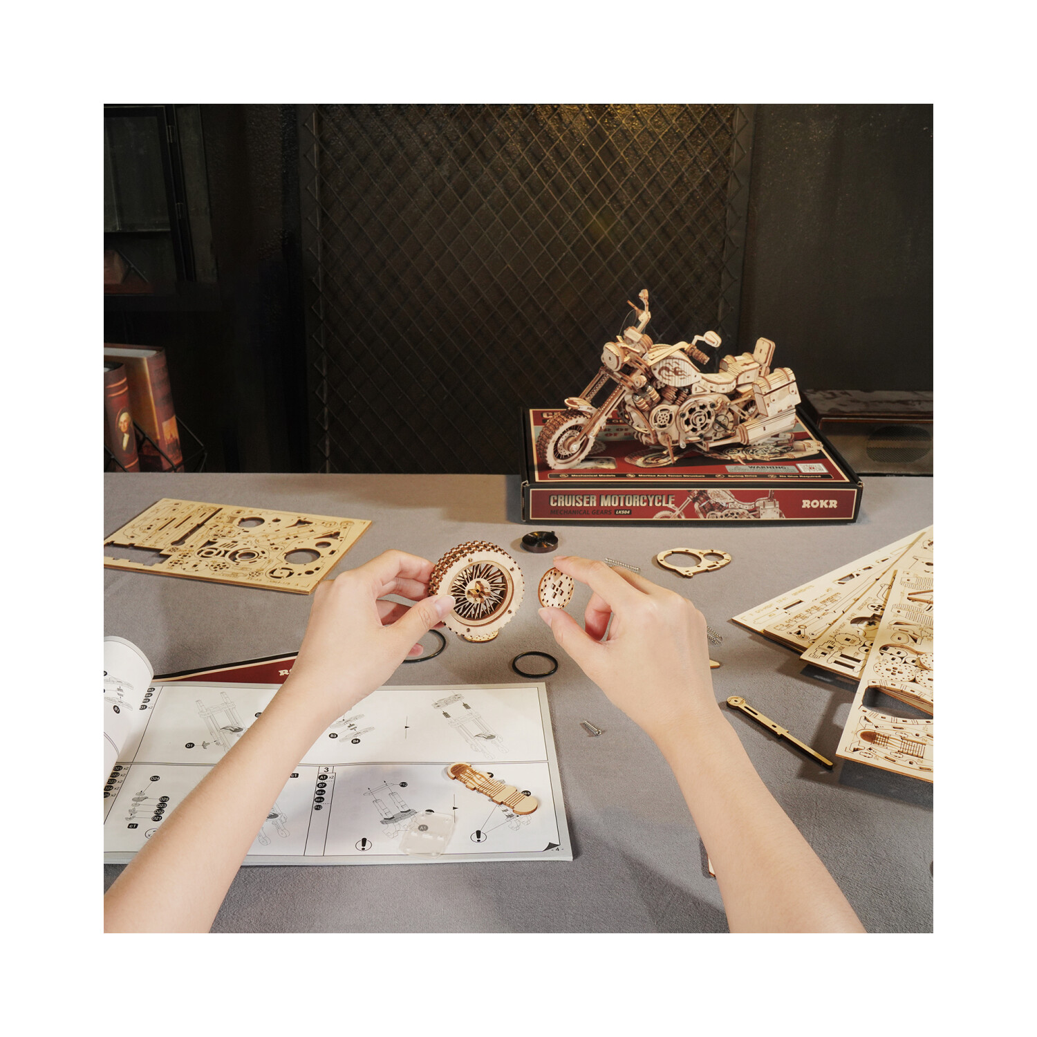 Dřevěný model - Motorka Robotime