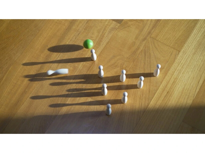 - Mini bowling